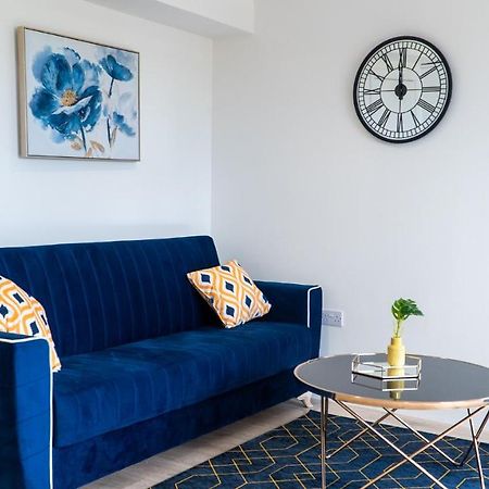 Apartament Lovely 2 Bed Penthouse In Loughton Central Location Zewnętrze zdjęcie