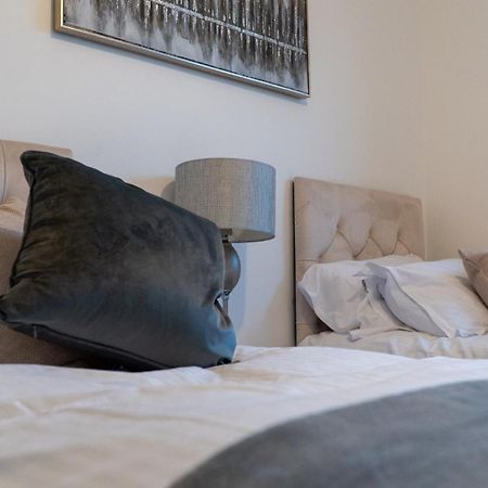 Apartament Lovely 2 Bed Penthouse In Loughton Central Location Zewnętrze zdjęcie