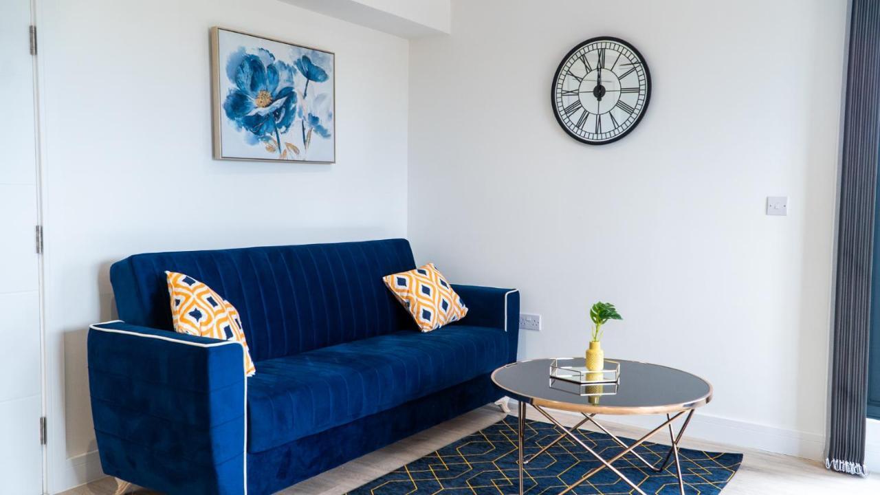 Apartament Lovely 2 Bed Penthouse In Loughton Central Location Zewnętrze zdjęcie