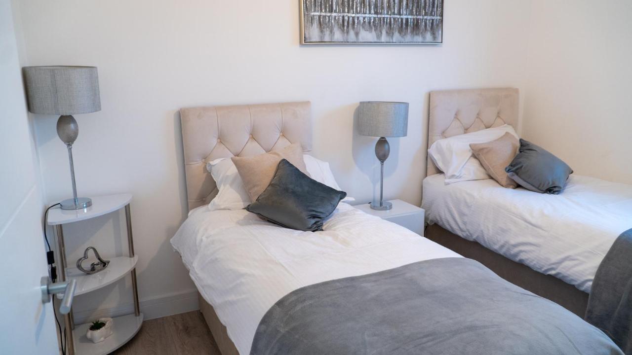 Apartament Lovely 2 Bed Penthouse In Loughton Central Location Zewnętrze zdjęcie