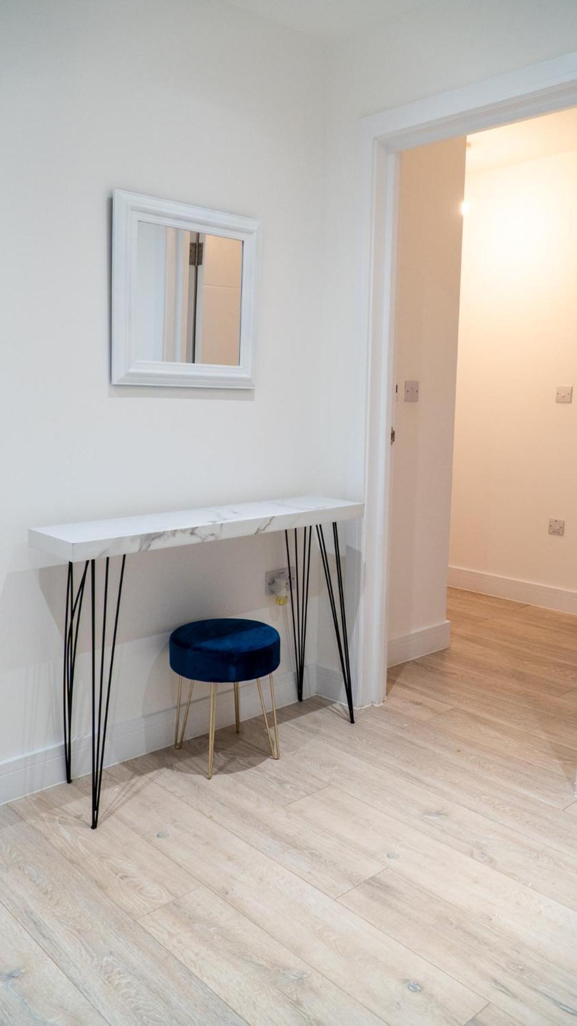 Apartament Lovely 2 Bed Penthouse In Loughton Central Location Zewnętrze zdjęcie